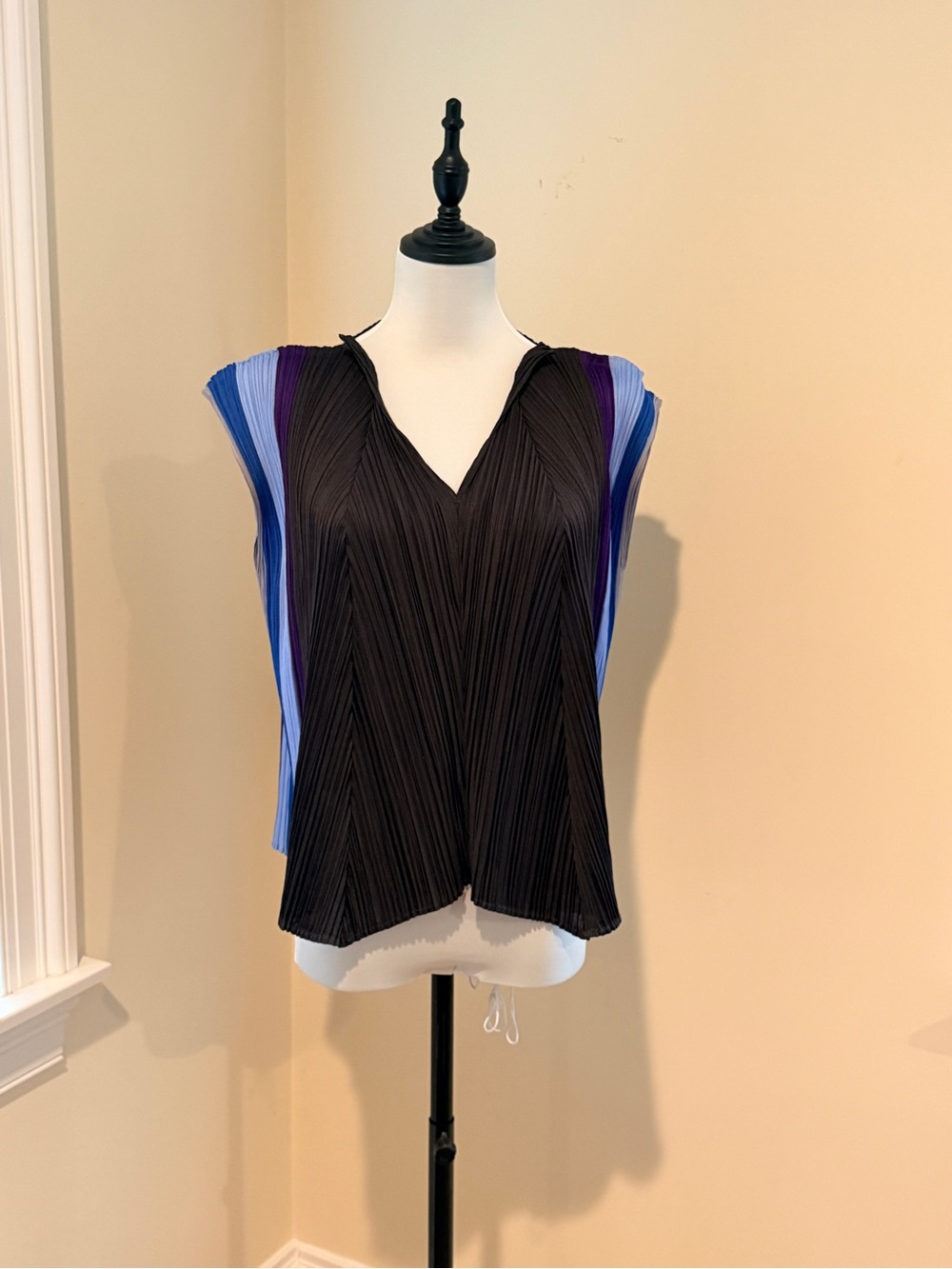 Pleats please Issey Miyake women top size 3 excellent condition